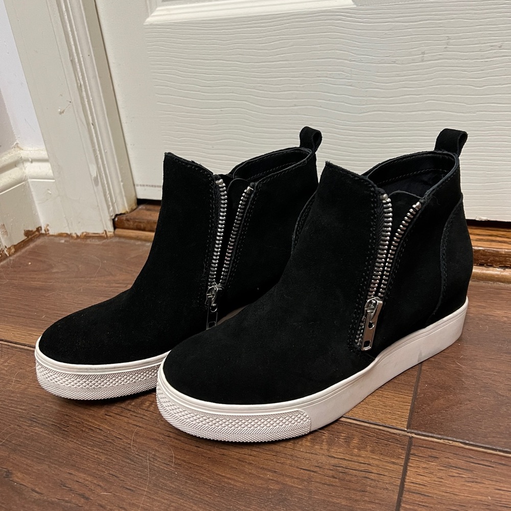 Steve Madden Women Black Wedgie Sneakers